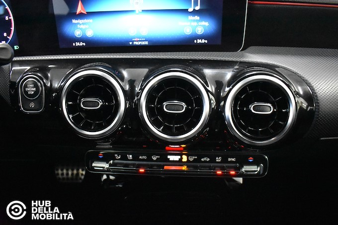 MERCEDES-BENZ A 180 d Automatic Premium